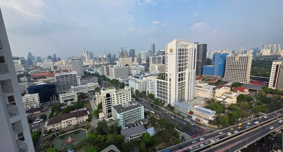 For rent 2 bedrooms condo in Bang Rak, Bangkok