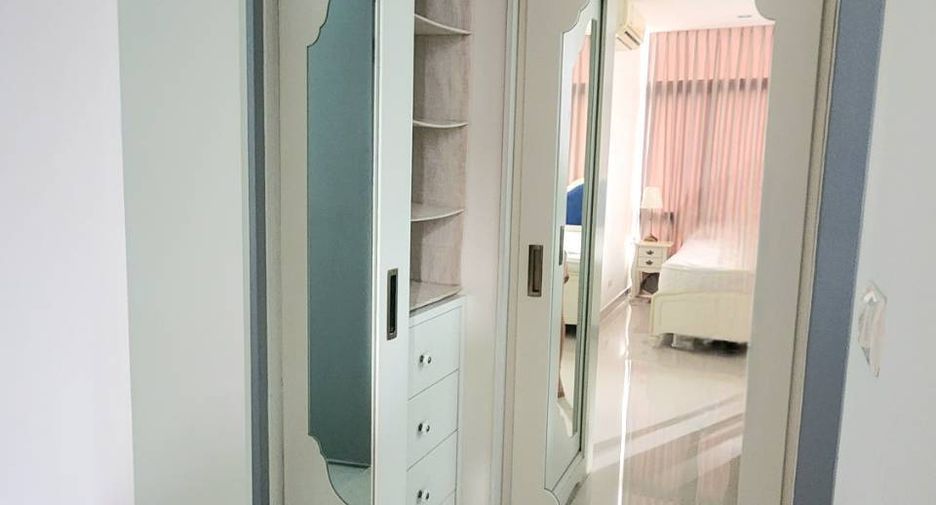 For rent 2 bedrooms condo in Phra Khanong, Bangkok