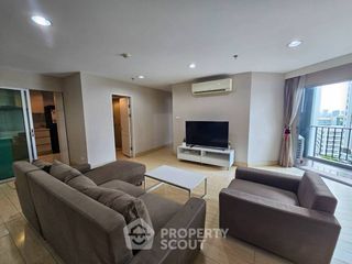 Wohnung zur Miete mit 3 Zimmer in Huai Khwang, Bangkok