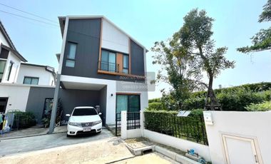 À louer 3 chambres maison à Bang Sao Thong, Samut Prakan