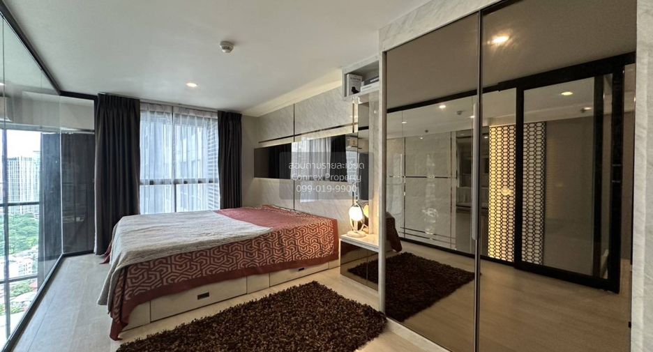 For rent 2 bedrooms condo in Sathon, Bangkok