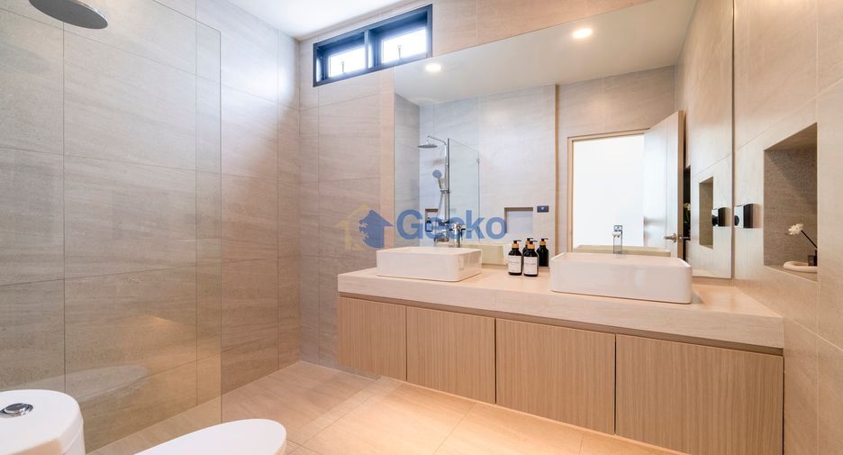 Casa en venta de 5 habitaciones en Bang Lamung, Chonburi