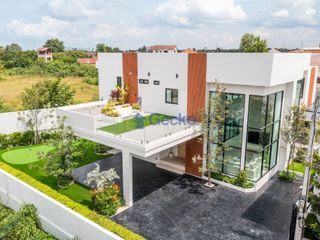 Casa en venta de 5 habitaciones en Bang Lamung, Chonburi