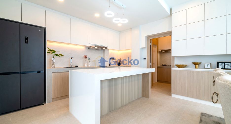 Casa en venta de 5 habitaciones en Bang Lamung, Chonburi