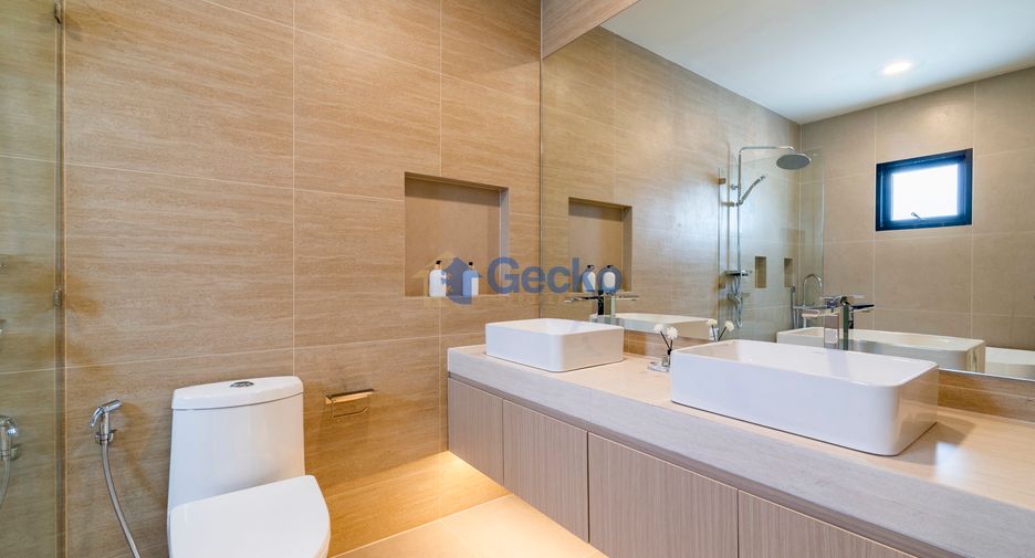 Casa en venta de 5 habitaciones en Bang Lamung, Chonburi