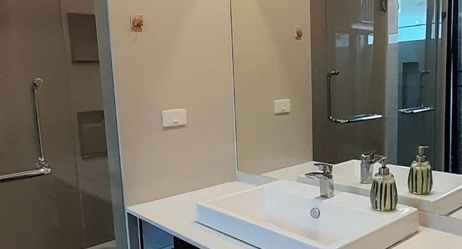 Condo en alquiler de 3 habitaciones en Khlong Toei, Bangkok