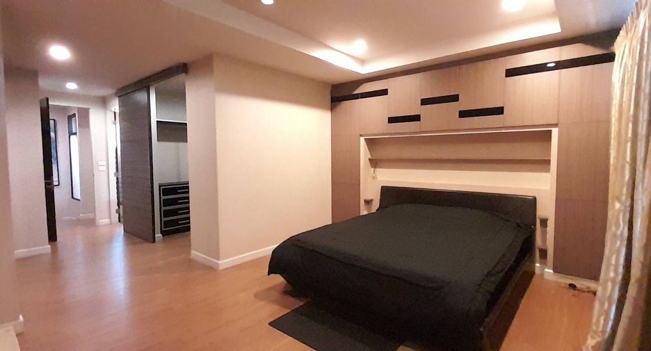 Condo en alquiler de 3 habitaciones en Khlong Toei, Bangkok
