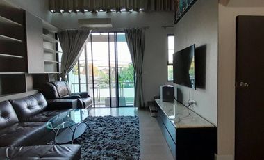Condo en alquiler de 3 habitaciones en Khlong Toei, Bangkok