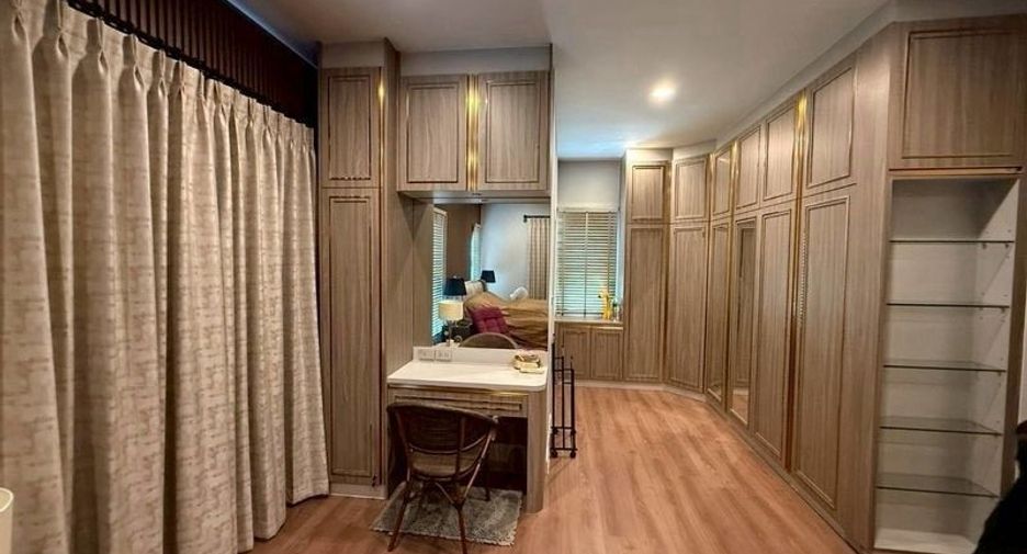 For sale and for rent 4 bedrooms house in Bang Phli, Samut Prakan