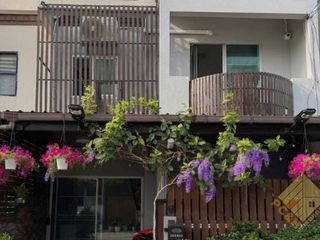 Casa adosada en venta de 3 habitaciones en Bang Lamung, Chonburi
