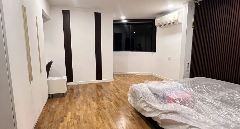 For rent 4 bedrooms condo in Khlong Toei, Bangkok