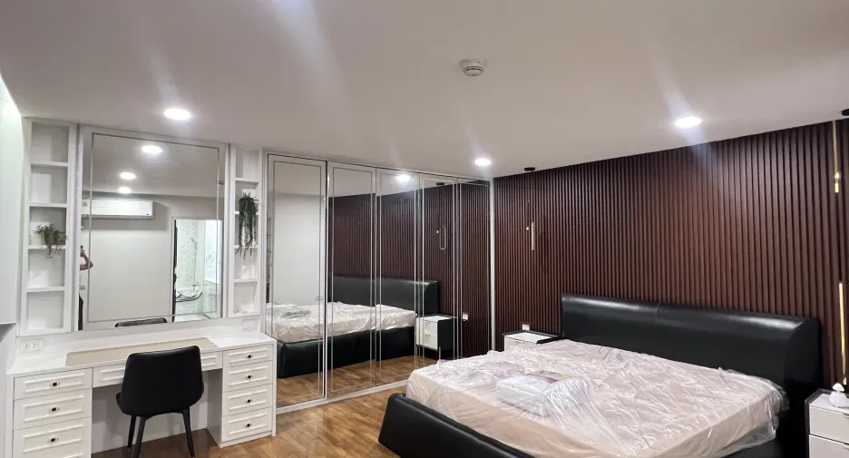 For rent 4 bedrooms condo in Khlong Toei, Bangkok
