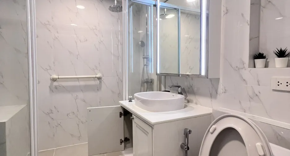 For rent 4 bedrooms condo in Khlong Toei, Bangkok