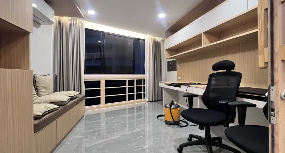 For rent 4 bedrooms condo in Khlong Toei, Bangkok