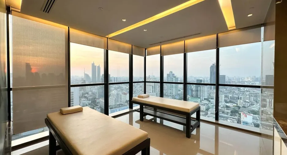 For rent 2 ベッドルーム condo in Bang Rak, Bangkok