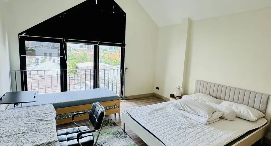 Haus zur Miete mit 3 Zimmer in Phra Khanong, Bangkok
