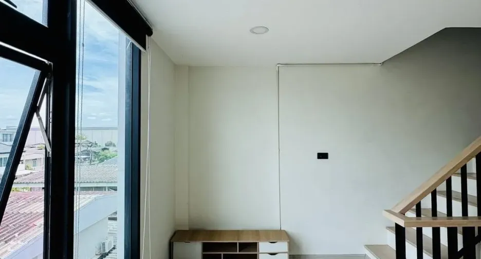 Haus zur Miete mit 3 Zimmer in Phra Khanong, Bangkok