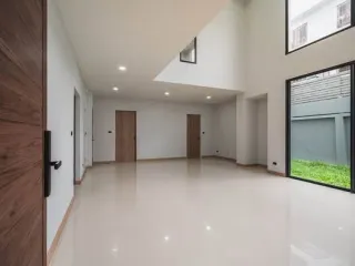 Haus zum Kauf mit 4 Zimmer in Lat Krabang, Bangkok