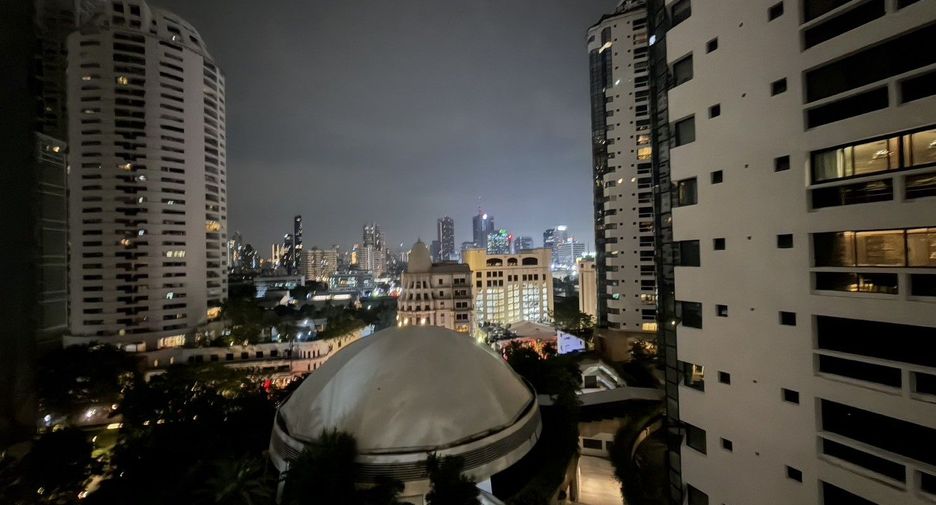 For rent 3 bedrooms condo in Khlong Toei, Bangkok
