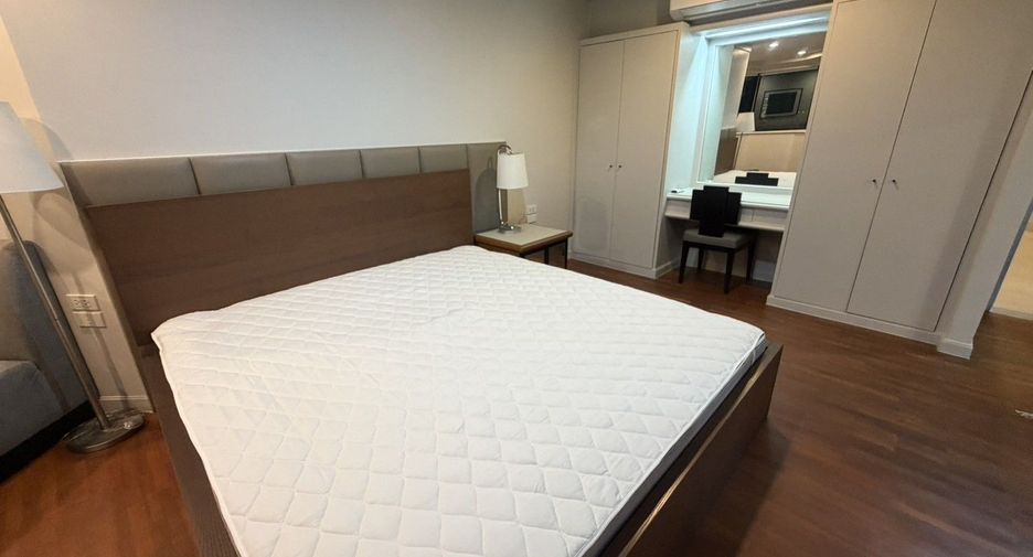 For rent 3 bedrooms condo in Khlong Toei, Bangkok