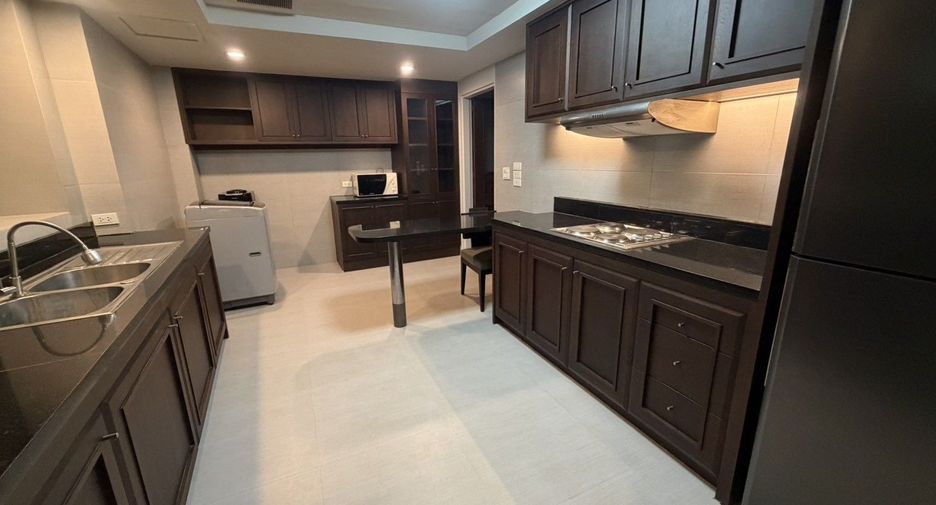 For rent 3 bedrooms condo in Khlong Toei, Bangkok