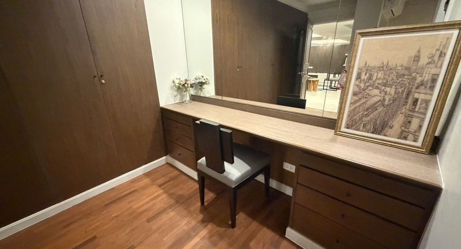 For rent 3 bedrooms condo in Khlong Toei, Bangkok