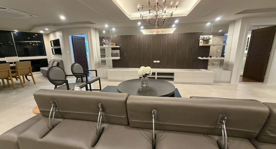 For rent 3 bedrooms condo in Khlong Toei, Bangkok