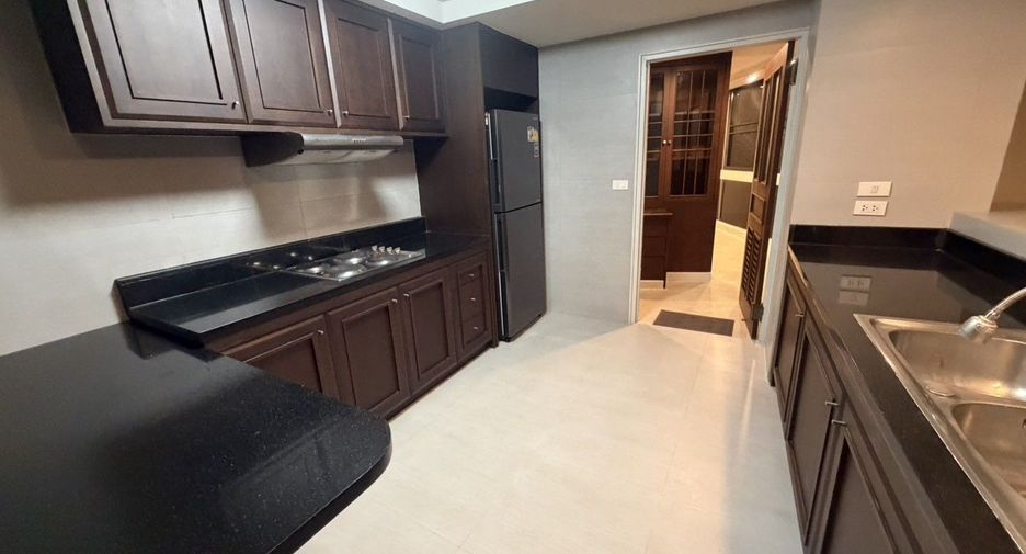 For rent 3 bedrooms condo in Khlong Toei, Bangkok