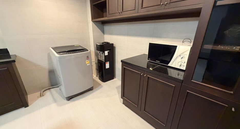For rent 3 bedrooms condo in Khlong Toei, Bangkok