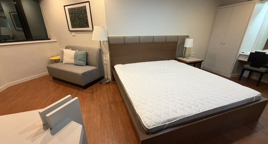 For rent 3 bedrooms condo in Khlong Toei, Bangkok
