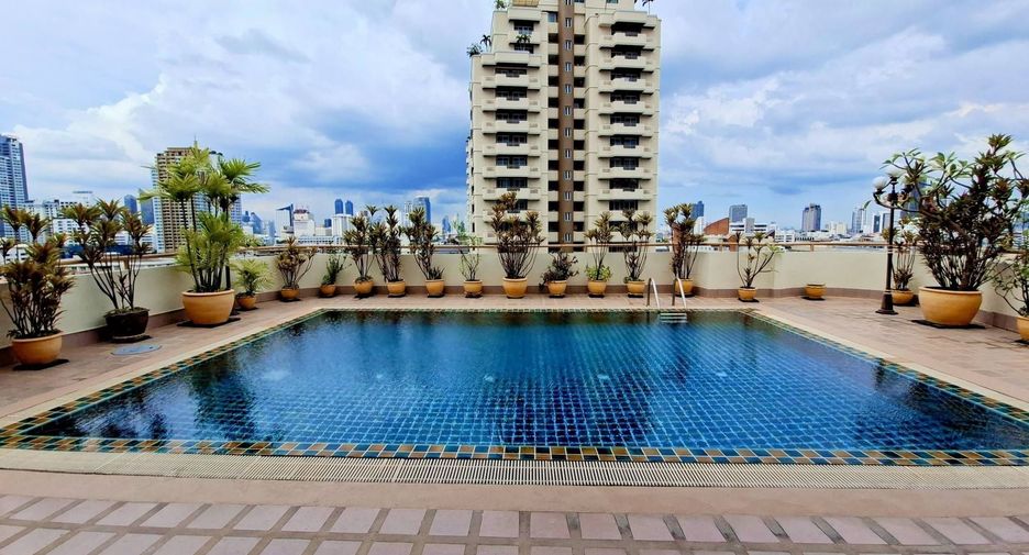 For rent 3 bedrooms condo in Watthana, Bangkok