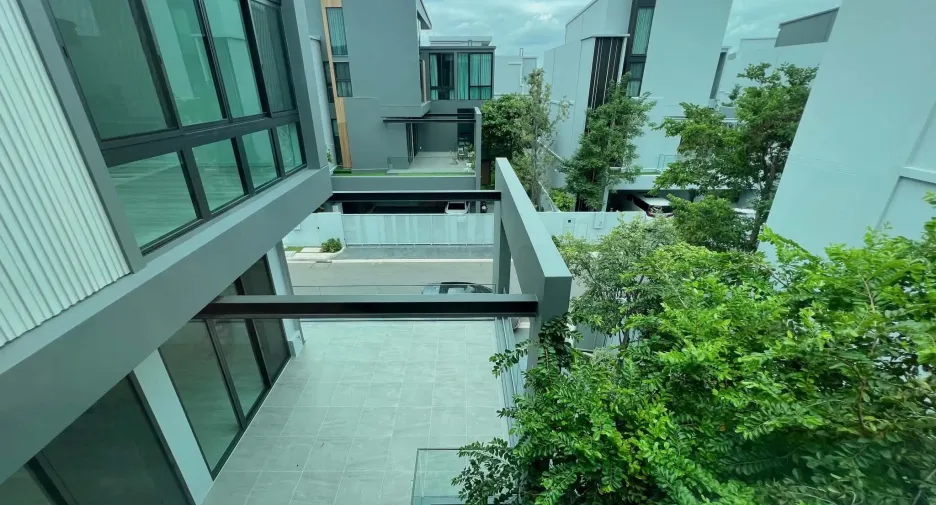 Casa en alquiler de 4 habitaciones en Saphan Sung, Bangkok