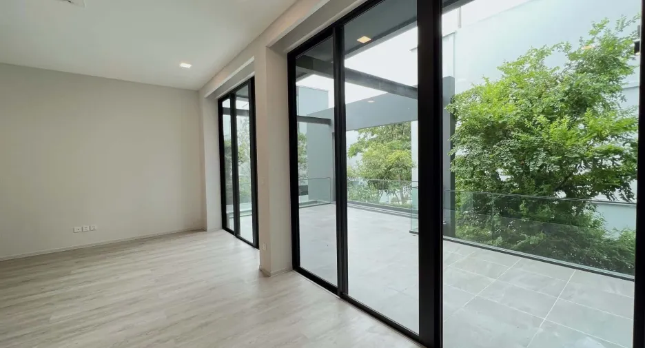 Casa en alquiler de 4 habitaciones en Saphan Sung, Bangkok