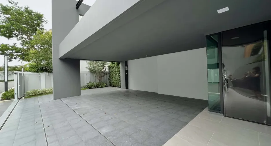 Casa en alquiler de 4 habitaciones en Saphan Sung, Bangkok