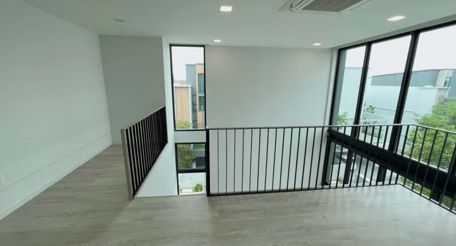 Casa en alquiler de 4 habitaciones en Saphan Sung, Bangkok