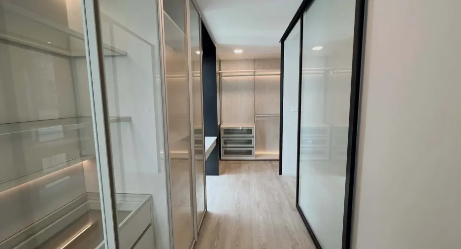 Casa en alquiler de 4 habitaciones en Saphan Sung, Bangkok