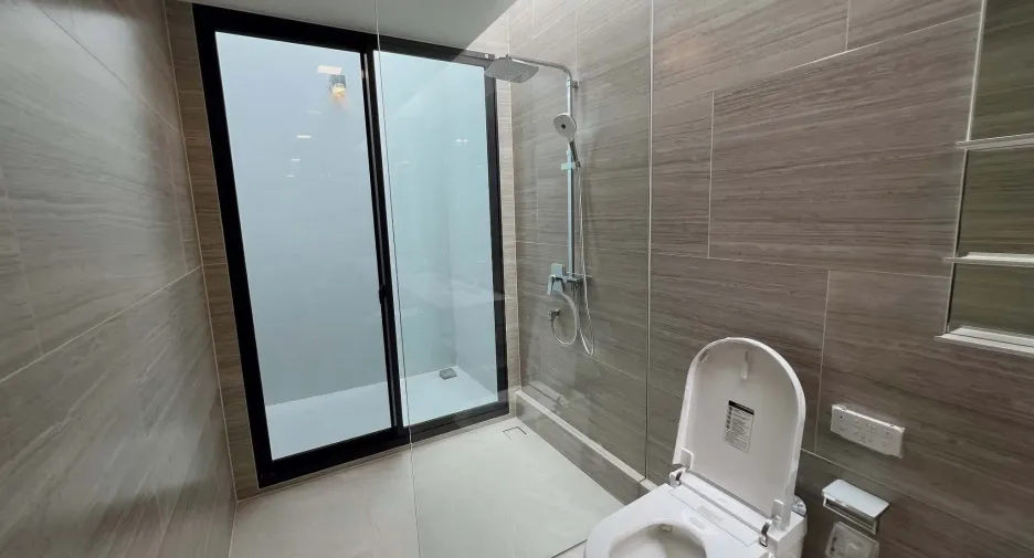 Casa en alquiler de 4 habitaciones en Saphan Sung, Bangkok
