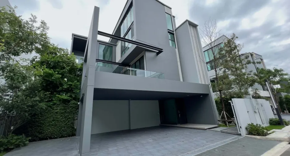 Casa en alquiler de 4 habitaciones en Saphan Sung, Bangkok