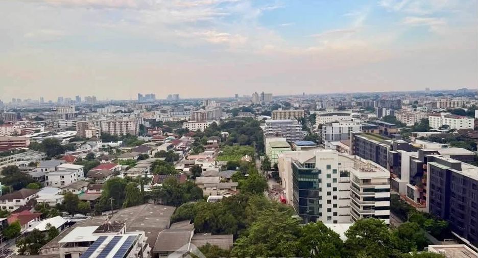 For sale 1 bed condo in Phra Khanong, Bangkok