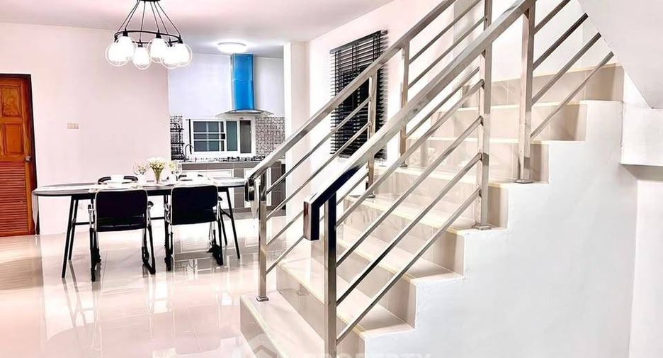 For rent 4 bedrooms townhouse in Bang Lamung, Chonburi