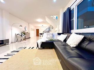 For rent 4 bedrooms townhouse in Bang Lamung, Chonburi