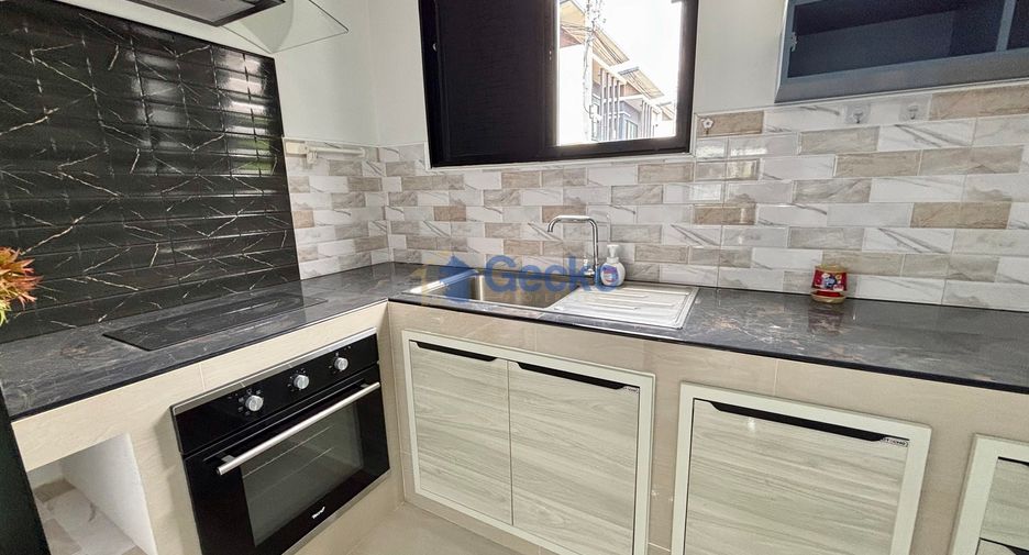 Haus zur Miete mit 3 Zimmer in Bang Lamung, Chonburi