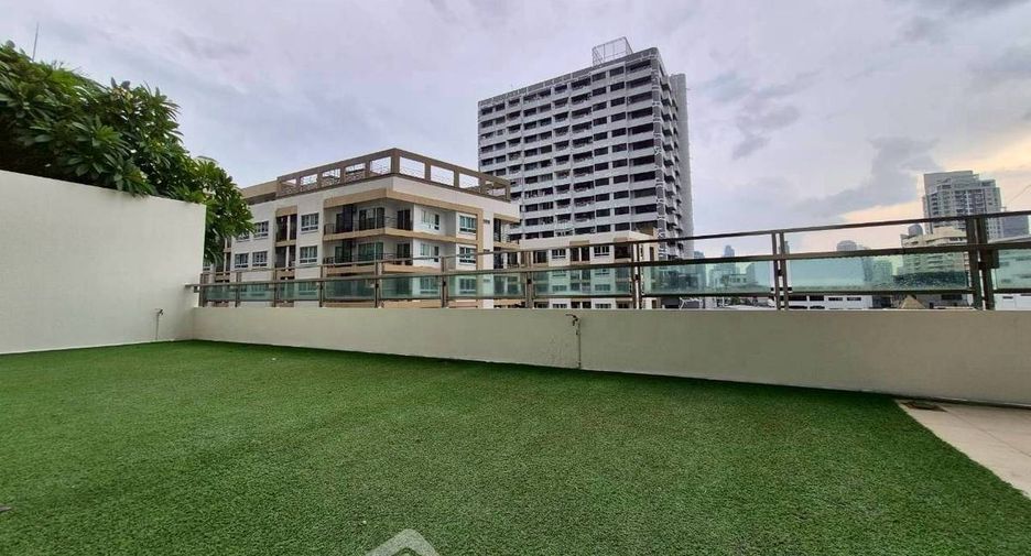 For rent 2 bedrooms condo in Khlong Toei, Bangkok
