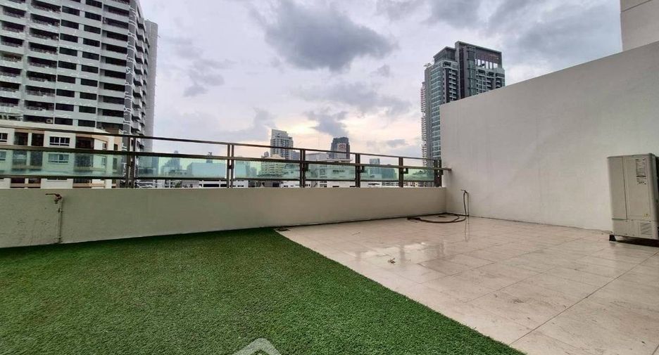 For rent 2 bedrooms condo in Khlong Toei, Bangkok