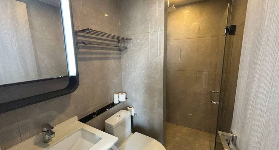 For rent 2 bedrooms condo in Huai Khwang, Bangkok