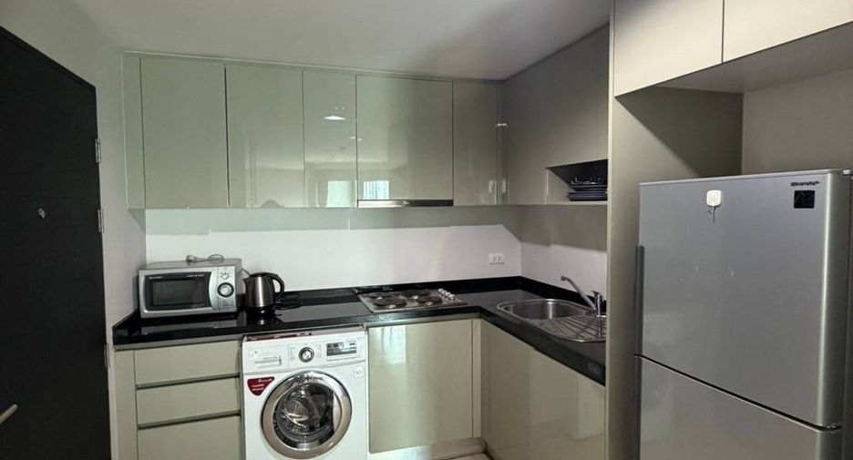 For rent 2 bedrooms condo in Huai Khwang, Bangkok