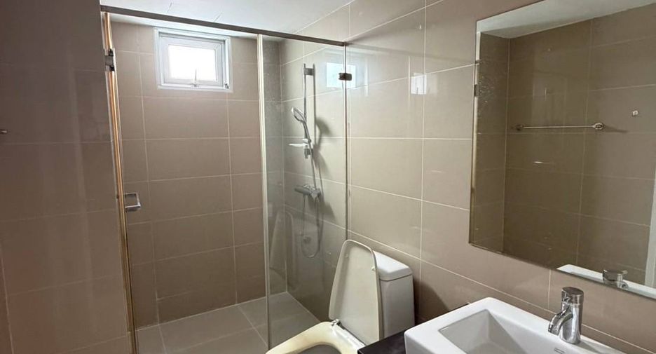 For rent 2 bedrooms condo in Huai Khwang, Bangkok