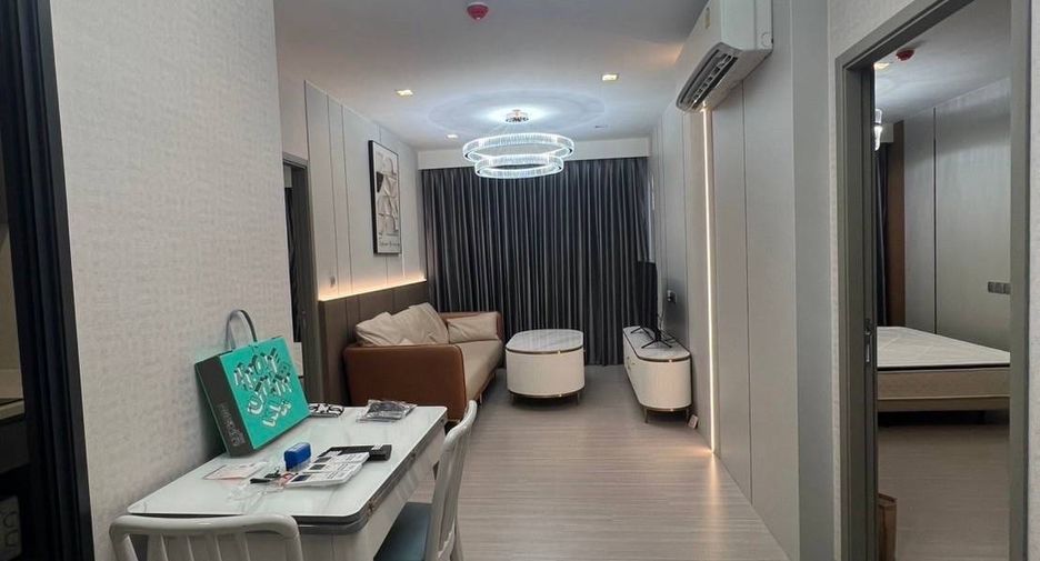 Condo en alquiler de 2 habitaciones en Huai Khwang, Bangkok