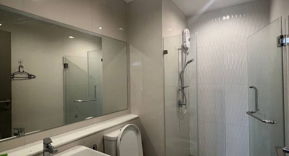 Condo en alquiler de 2 habitaciones en Huai Khwang, Bangkok