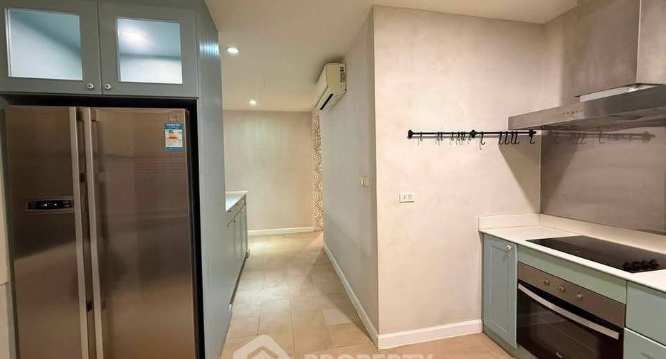 Casa adosada en alquiler de 4 habitaciones en Huay Yai, Pattaya